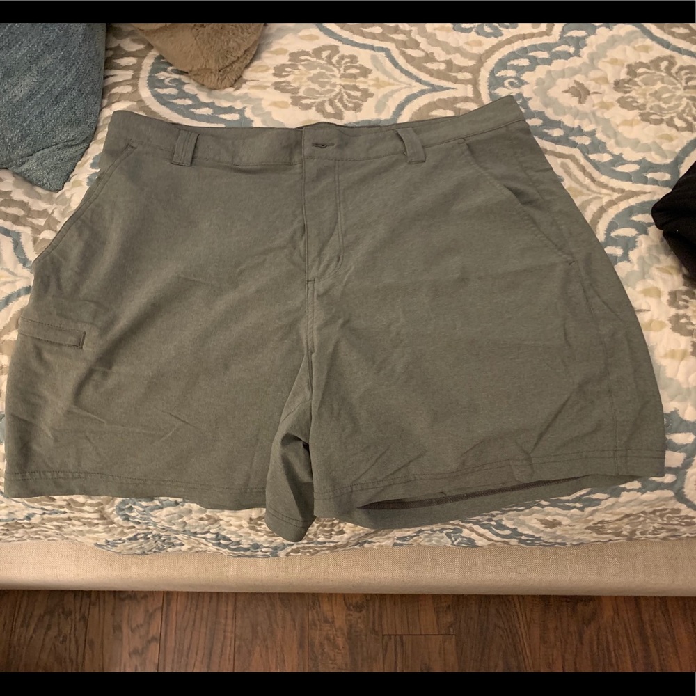 Men’s Columbia shorts